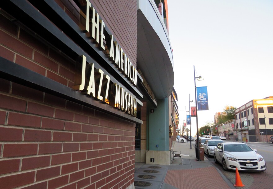 Kansas City officials endorsed a plan Wednesday that would require the leaders of certain Kansas City organizations and nonprofits, such as the American Jazz Museum, live within city limits. 