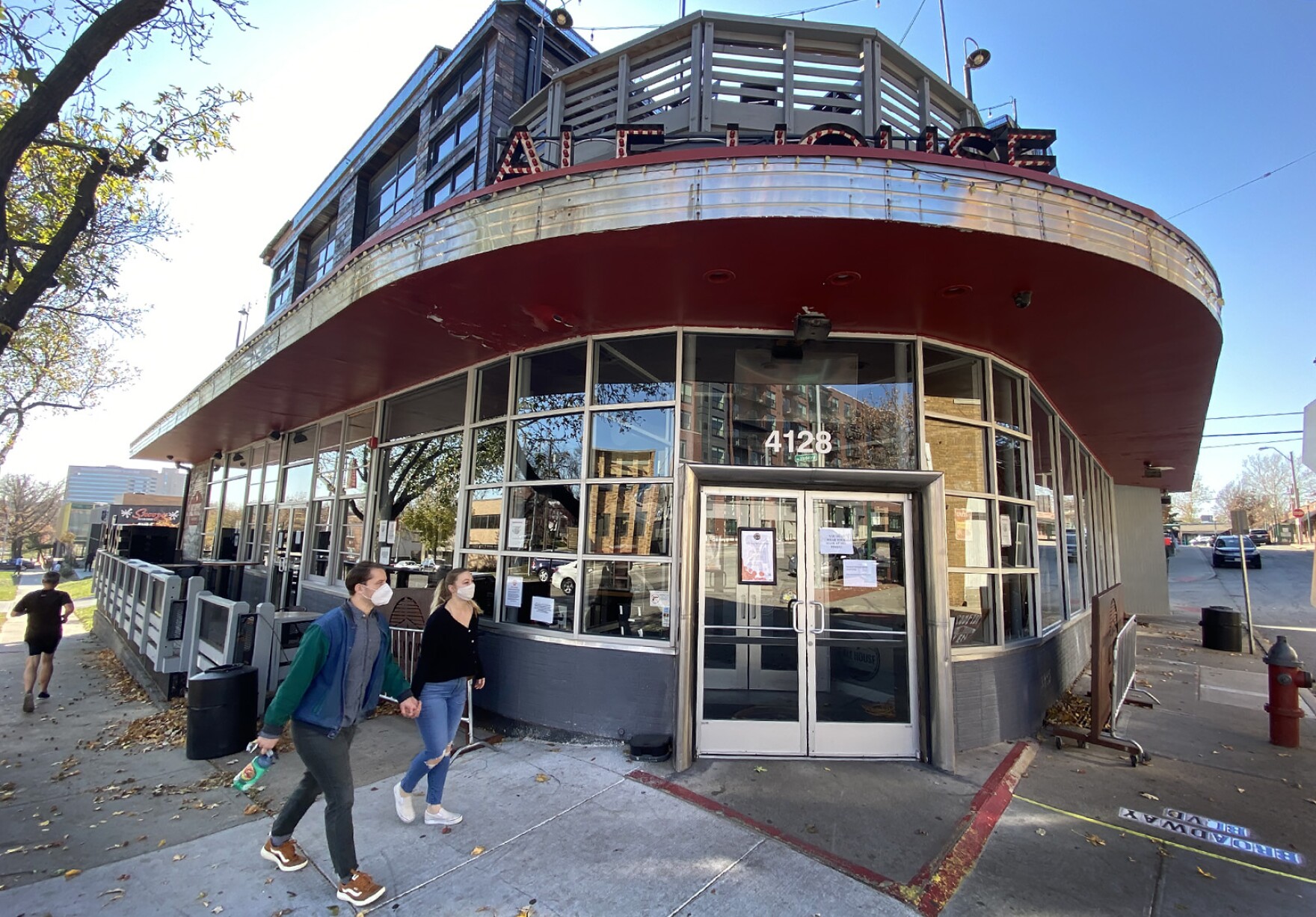 No suspects yet in Westport Ale House shooting that killed 1, injured 5 KCUR Kansas City