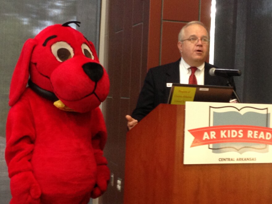 AR Kids Read Director Charlie Conklin with Clifford the Big Red Dog