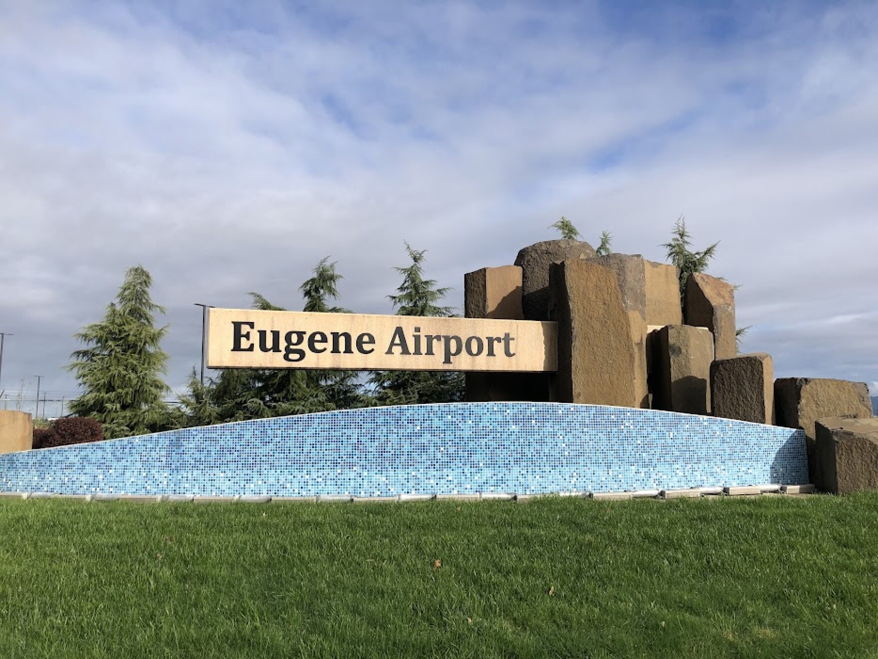 Eugene Airport loses an airline and a destination