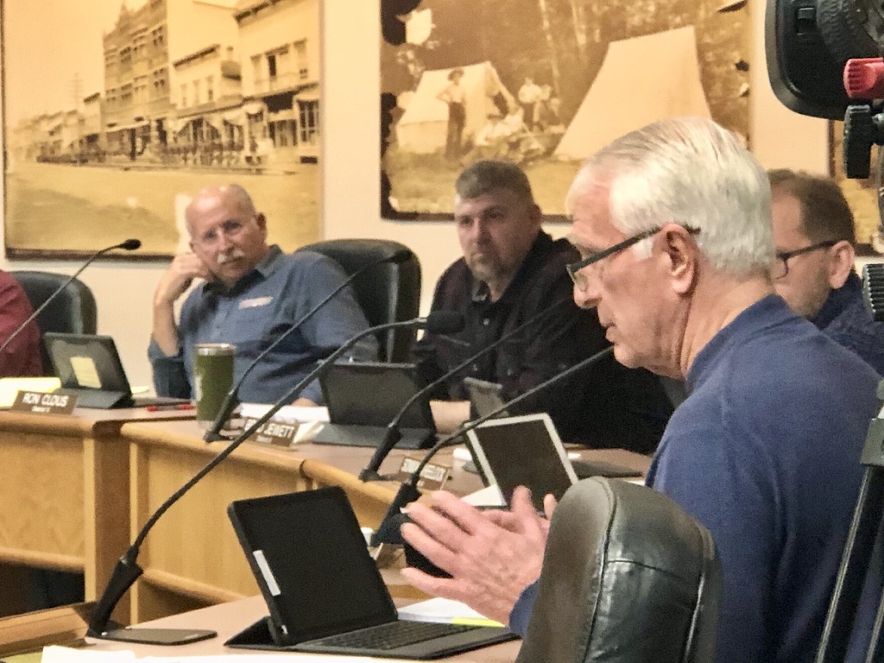 Grand Traverse County Commissioners pass resolution on rights of gun