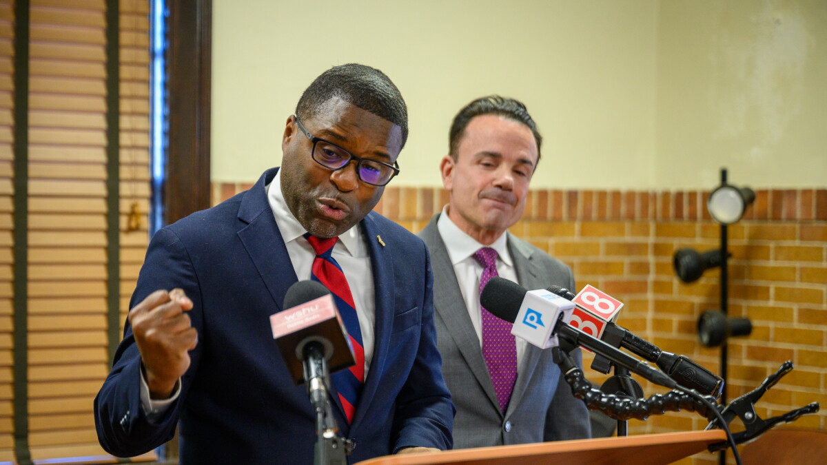 Lamond Daniels endorses Bridgeport Mayor Joe Ganim for general election - Vimarsana News