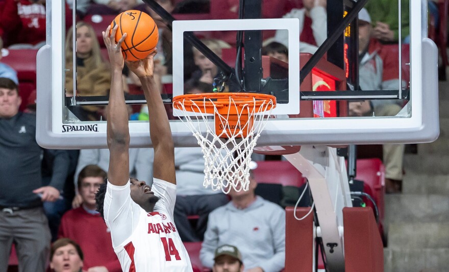 Alabama center Charles Bediako (14) dunks a pass from Alabama guard Labaron Philon Jr. (0) during the first half of an NCAA college basketball game against Missouri Tuesday, Jan. 27, 2026, in Tuscaloosa, Ala. (AP Photo/Vasha Hunt)