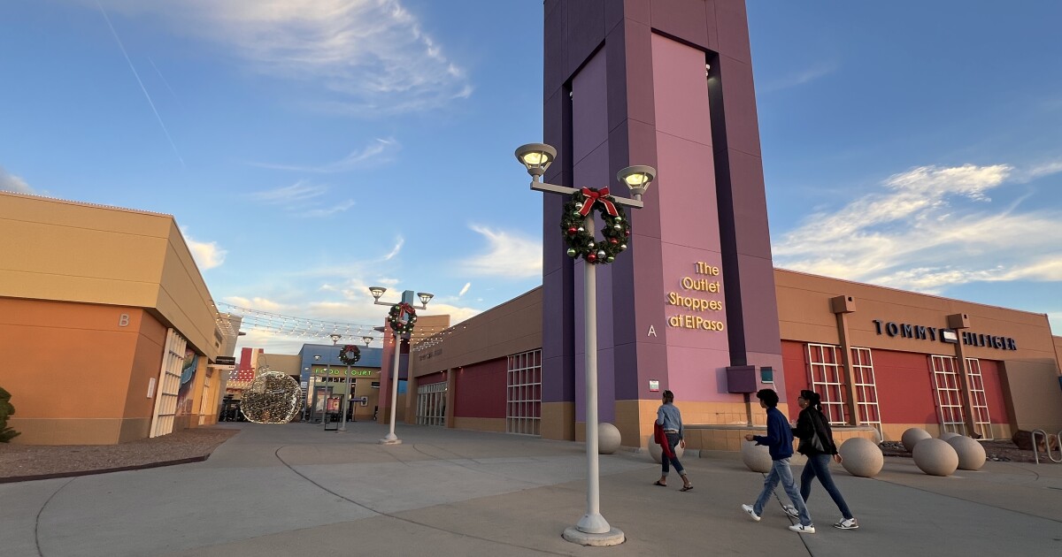 Mexican visitors expected to make holiday season bright as U.S. copes with a decline in international travel