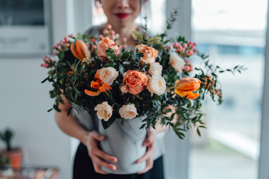 Mother's Day flowers don't require a trip to the florist. You can create a beautiful, budget-friendly floral arrangement with flowers from your local grocery store.