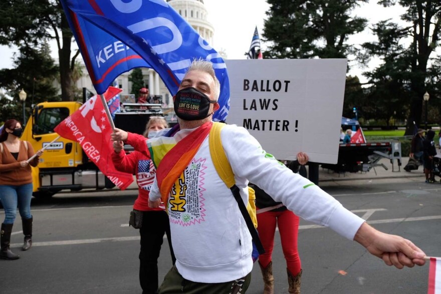 110720protrumprallycounterprotest1.jpg