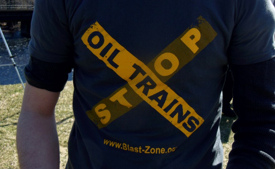 Stop oil trains Tee Shirt