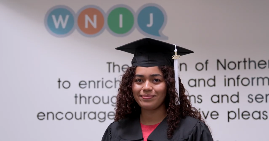 Alondra Gámez en la oficina de WNIJ