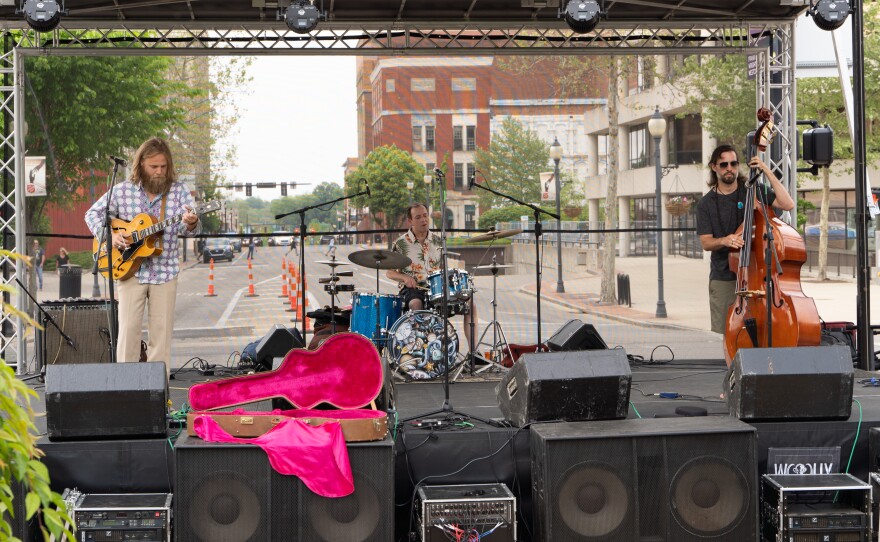 Joe Waters performs at IndieCraft on Friday, May 19, 2023 in Springfield, Ohio (Ruthie Herman for WYSO)