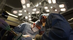 Doctors conduct a live donor kidney transplant. (Christopher Furlong/Getty Images)