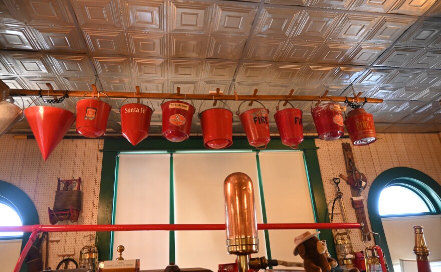 pointy_hanging_buckets_0.jpg