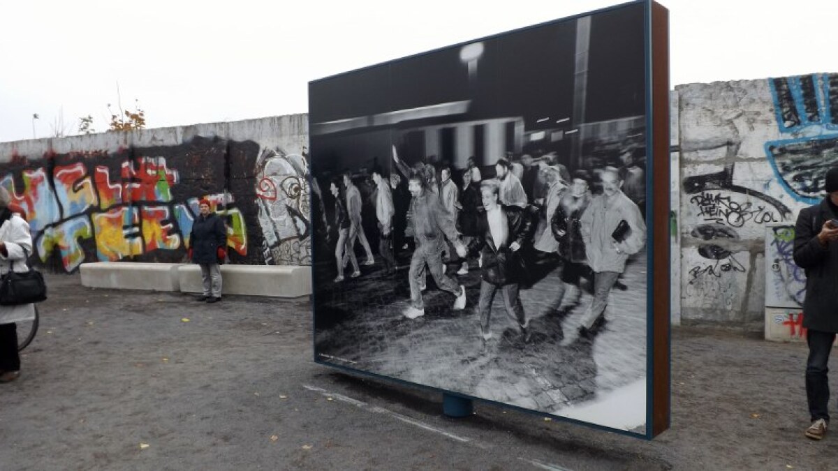 The Berlin Wall: A St. Louisan Recalls The Fall As Germany Celebrates  Unification | STLPR, image size:1200x675