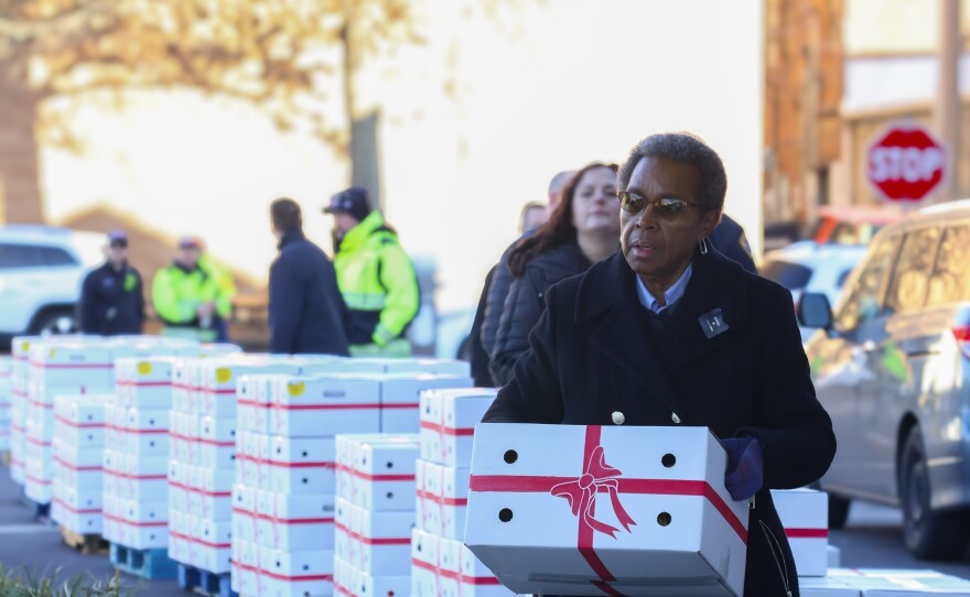 Mayor Harvey helps distribute holiday food boxes donated from Cusmano & Sons on December 19th, 2025.