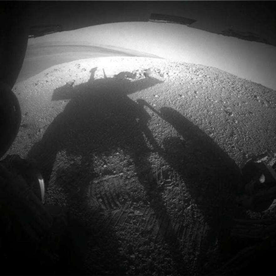 Shadow Portrait of NASA Rover Opportunity on Martian Slope. Photo: NASA