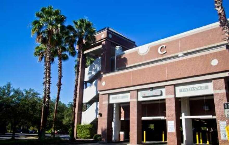 ucf-grabbing1