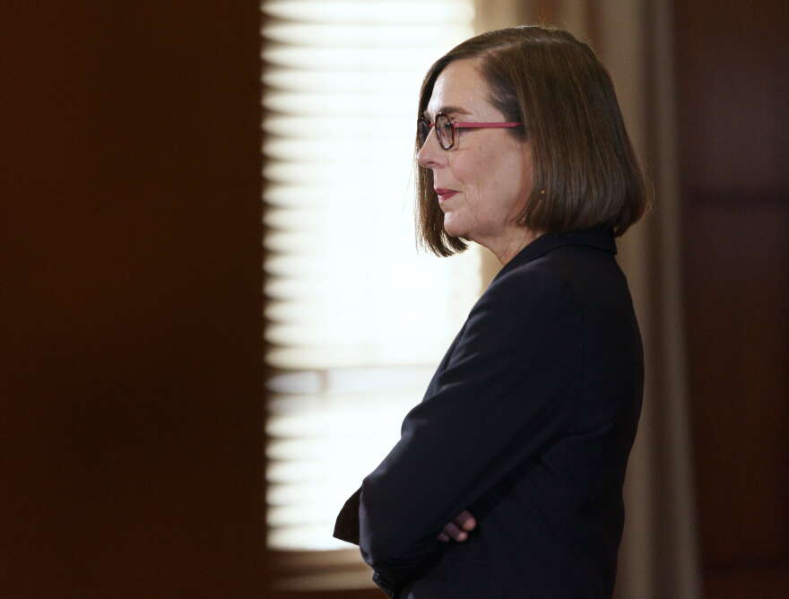 Kate Brown Outgoing Oregon governor commutes death row sentences, orders execution ...