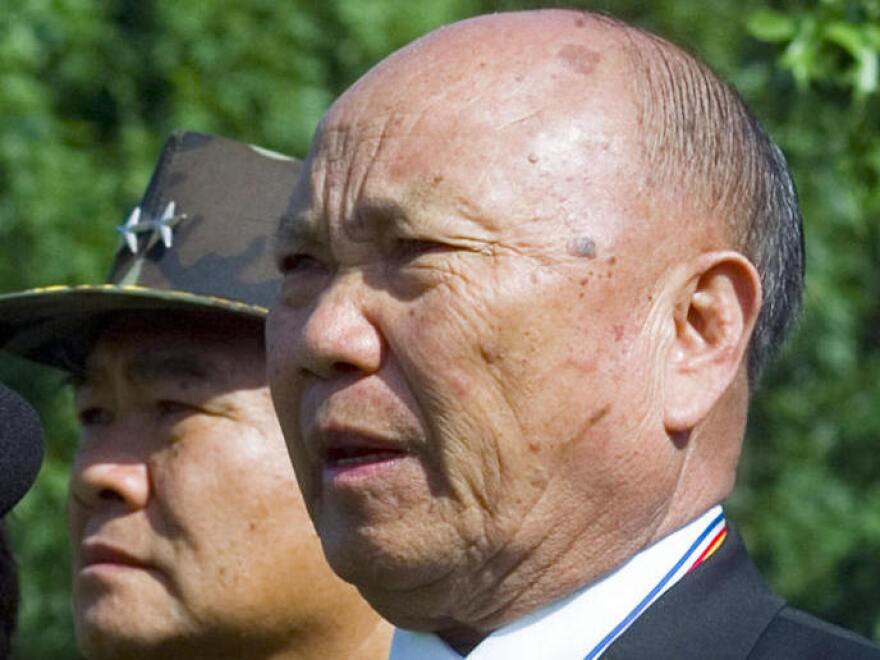 Former Hmong Gen. Vang Pao (right) in May 2000 during a wreath-laying ceremony at the Vietnam Memorial in Washington, D.C.