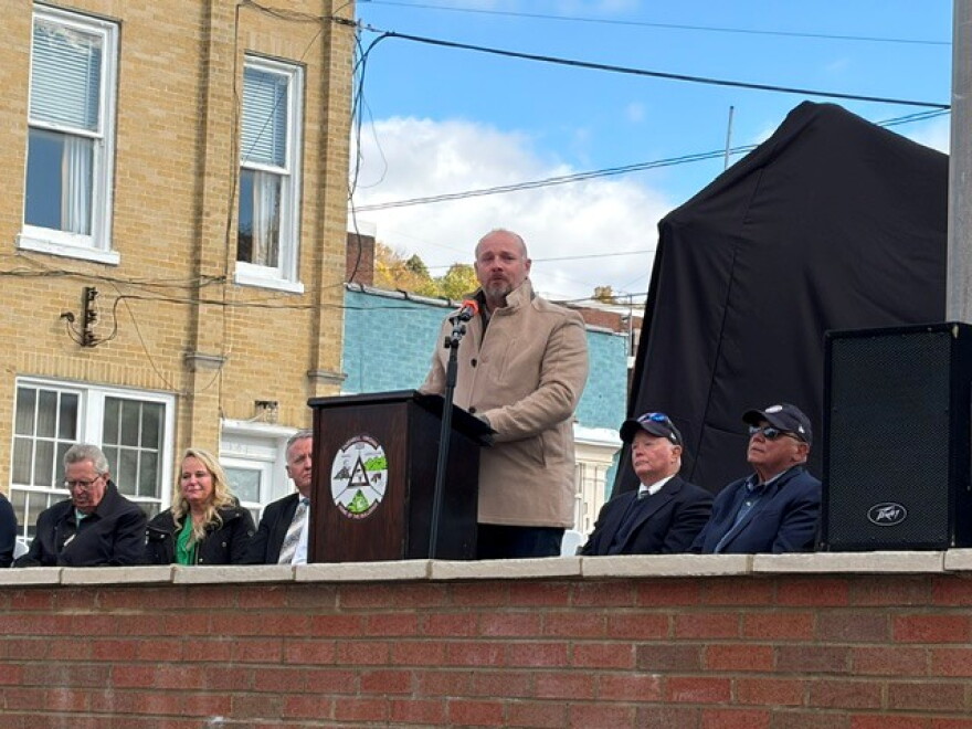 Wagner delivers an emotional speech before a large crowd of supporters in Tazewell