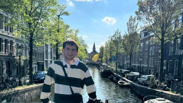Thomas in front of a river 