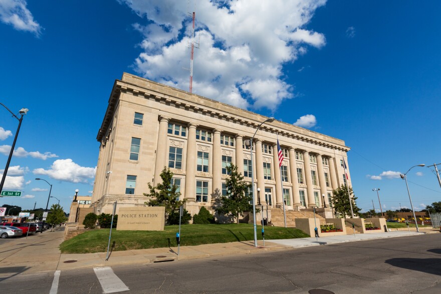 El Departamento de Policía de Des Moines.