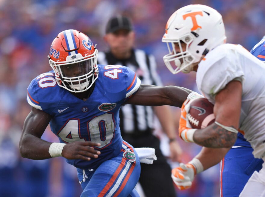 Florida linebacker Jarrad Davis (left) locks in on Tennessee running back Jalen Hurd during the teams' 2015 game. An ankle injury has put Davis out indefinitely for the Gators. (File/WUFT News)