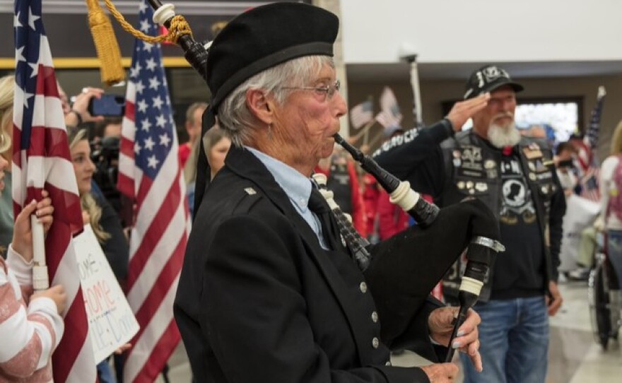 Bagpipes and Color Guard welcome Honor Flight