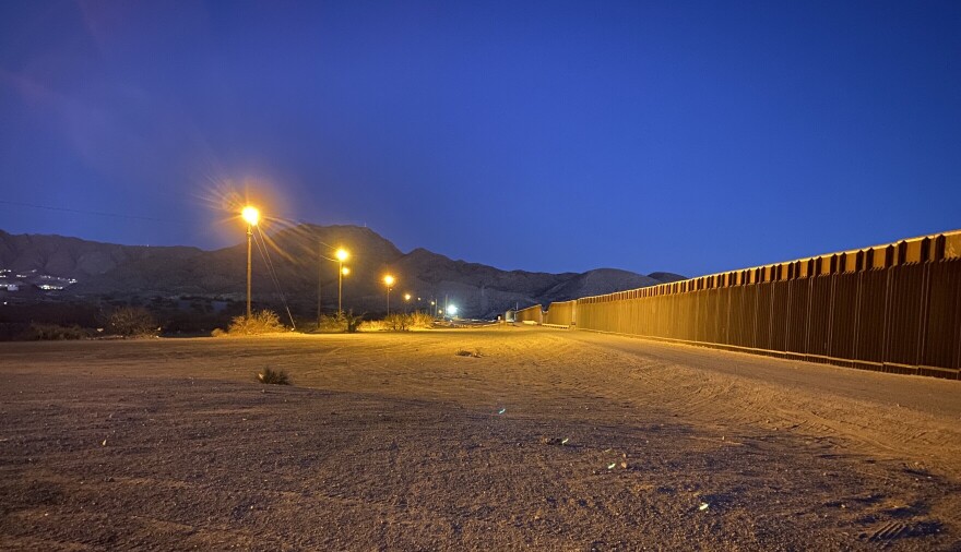 border-wall-el-paso-angela-korcherga-ktep