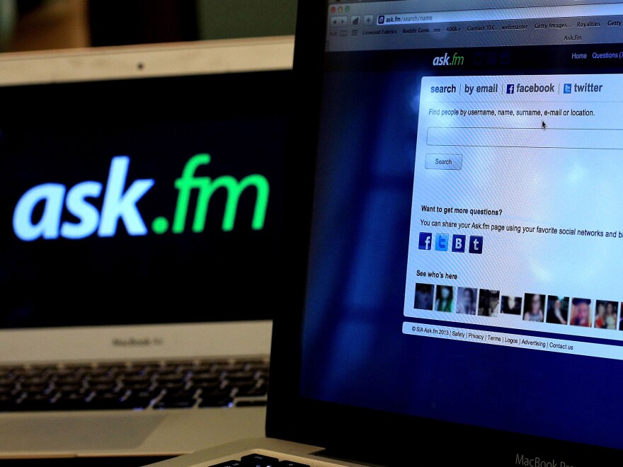 Raising Social Media Teens Means Constant Parental Learning | KERA News