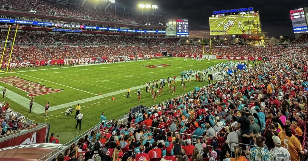 बुक्स रेमंड जेम्स स्टेडियम के नवीनीकरण के बारे में टैम्पा स्पोर्ट्स अथॉरिटी से बात करेंगे