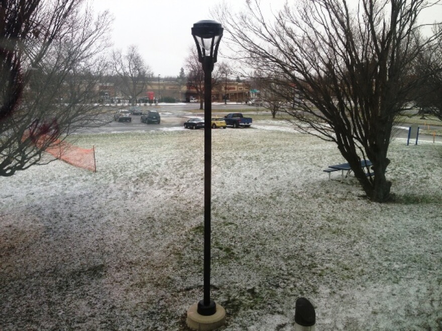 Light dusting of snow in the city of Buffalo Wednesday morning