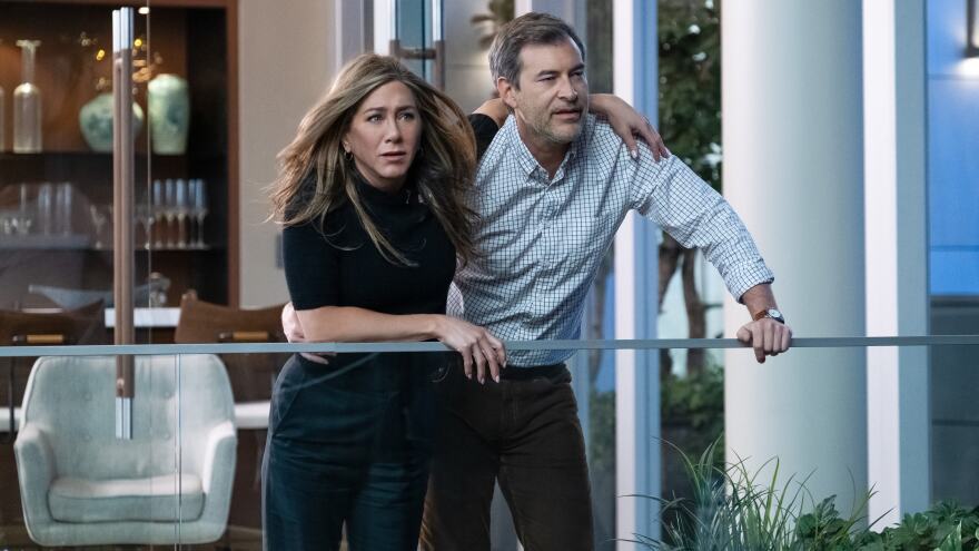 Alex (Jennifer Aniston) has the unwavering support of Chip (Mark Duplass), as always.