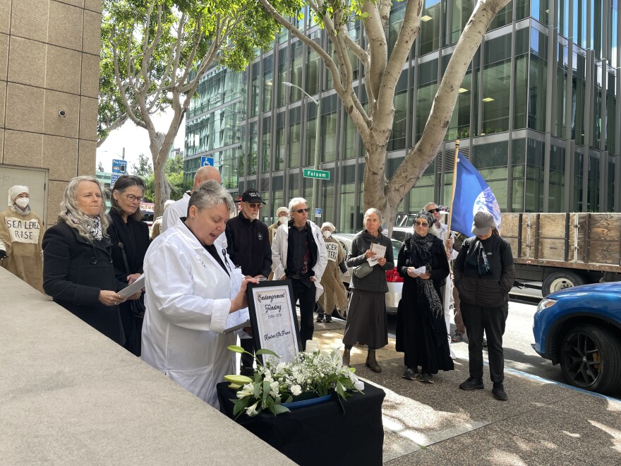 Dr. Michelle Merrill of Scientist Rebellion gives a eulogy.