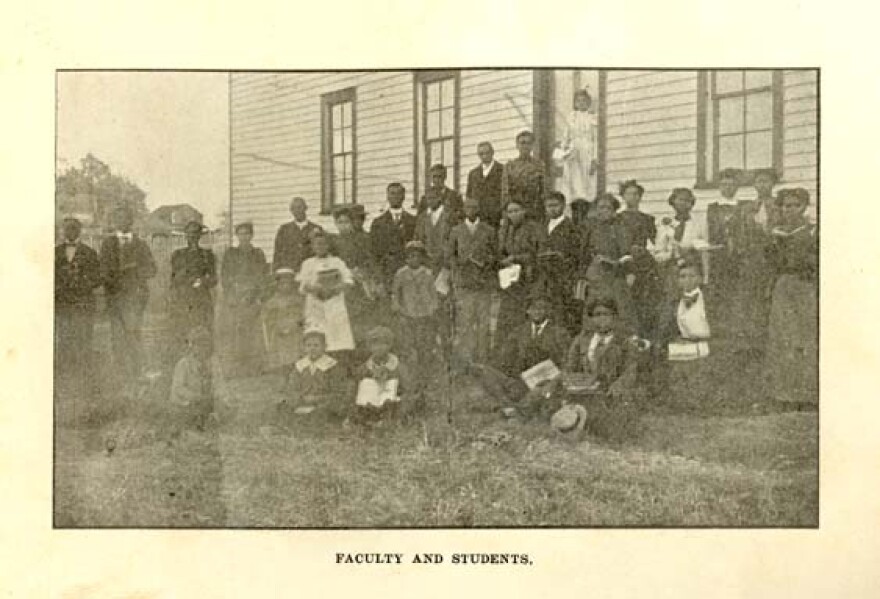 Faculty and student portrait of students at Latta University.