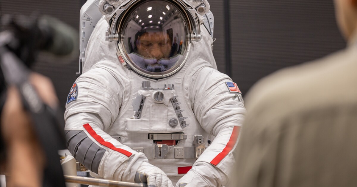 Designing the next moon suit and controversy over SpaceX land