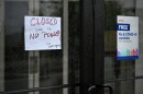 A sign notifies customers in that a power outage has closed the CVS in downtown Storrs, Ct. during a Nor’easter on September 26, 2026.