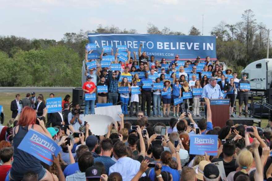 Bernie Sanders talks to supporters in Kissimmee. Photo: Matthew Peddie, WMFE