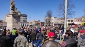 Second Amendment supporters rallied in Bedford. (George Hale, WFIU/WTIU News)