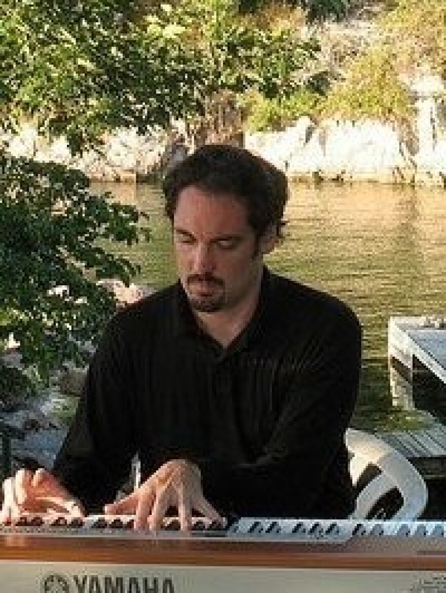 Noah Farber is a pianist in the Philadelphia area. He specializes in dance accompaniment and also does choral accompaniment and some composing.