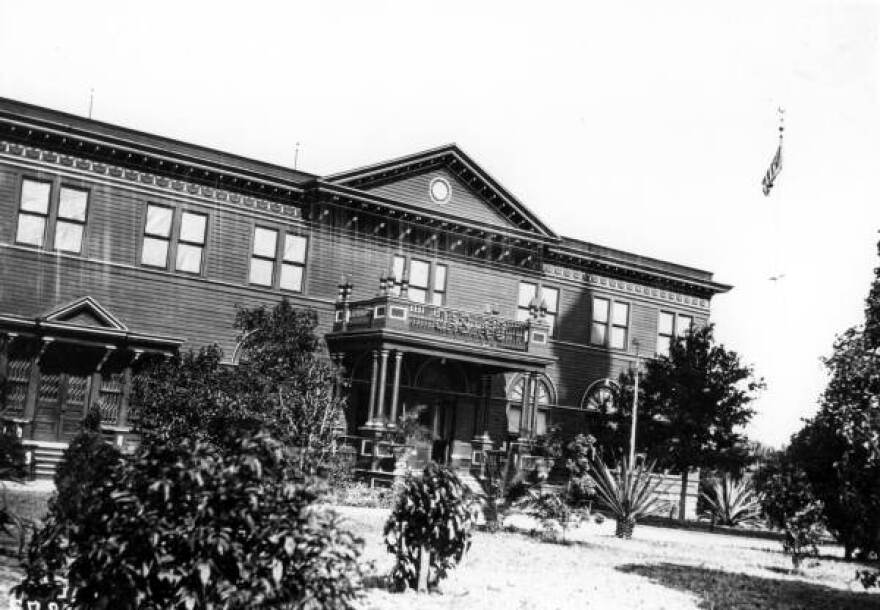 An archival image of the Tampa Bay Hotel Casino in 1895. 
