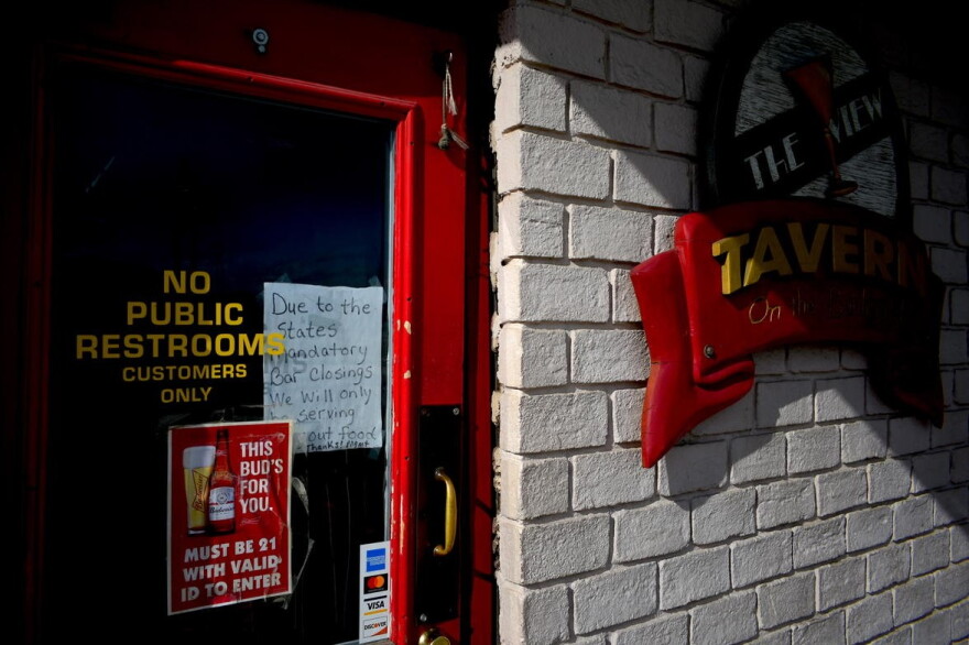 The state guidelines allow restaurants and “bars that serve food” to reopen on Monday in most of the state, at 50 percent capacity. Meanwhile, bars and nightclubs are barred from reopening for several more weeks.