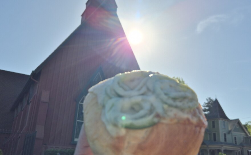The Playing With Food Team tried a specialty bagel a couple of weeks after the interview: Jalapeño Pepper Jack Bagel with the cheese and jalapeños on top of the bagel rather than mixed into the dough.