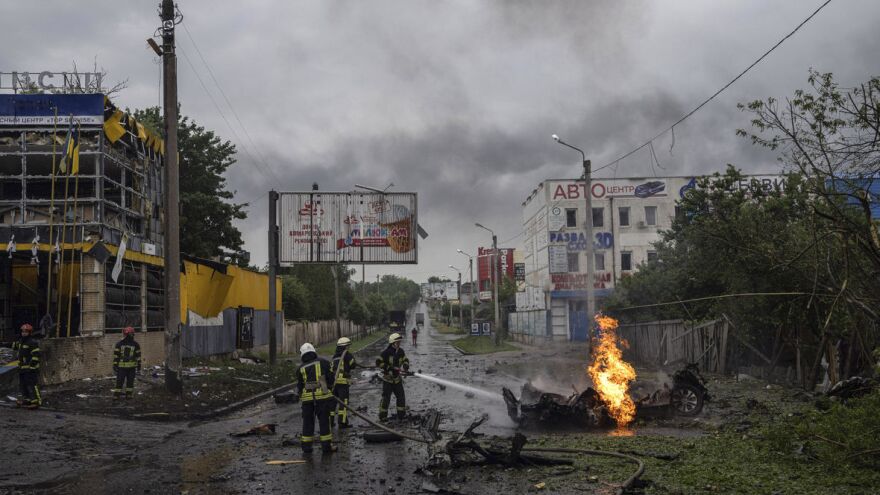 Evgeniy Maloletka/AP