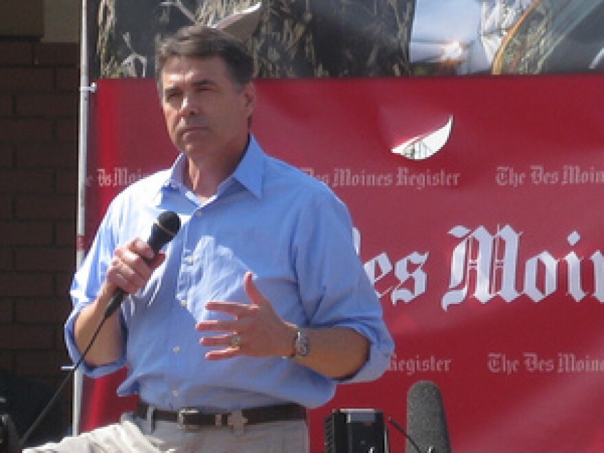 Gov. Perry at Des Moines Register event