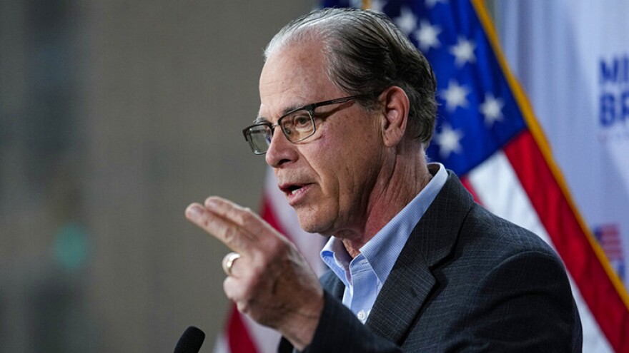 U.S. Sen. Mike Braun, R-Ind., announces in Indianapolis, Monday, Dec. 12, 2022 that he will for Indiana governor in 2024. Braun will face Indiana Lt. Gov. Suzanne Crouch for the Republican nomination.