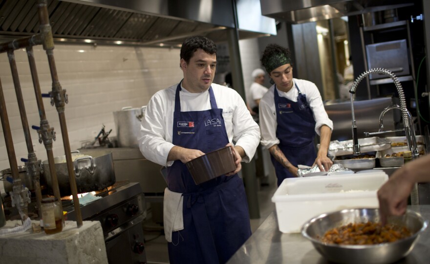 Refettorio-Gastromotiva-kitchen-ap-Silvia-Izquierdo-20160815.jpg