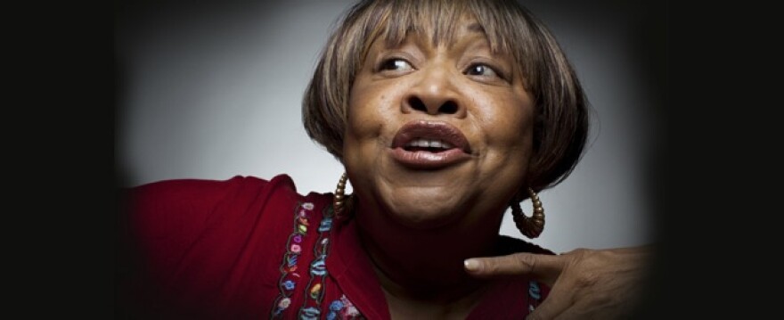 Mavis Staples sings I'll Take You There on Jools Holland's TV show.