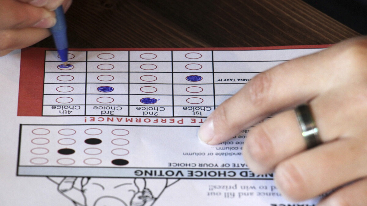 A lot of Alaskans are 'bullet voters.' Sometimes that's not the best strategy.