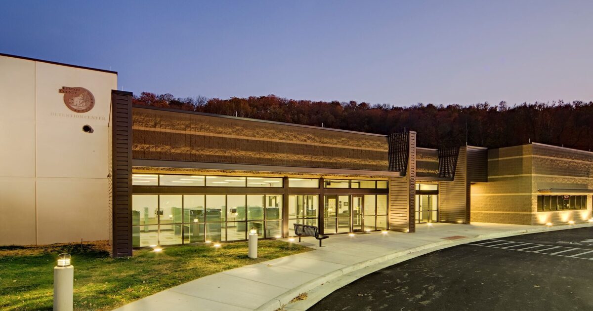 More than 1,000 people being held by ICE in Kentucky jails, analysis finds