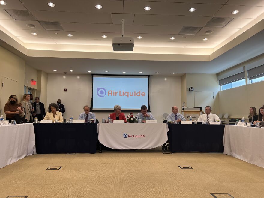 U.S. Secretaries of Labor and Energy visit Delaware, discuss future of