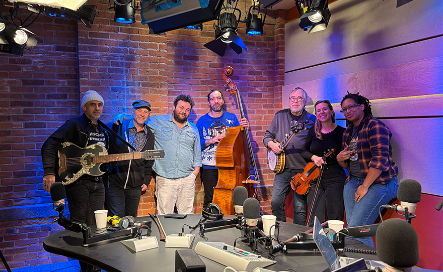 The Fabulous 413 hears live music from legendary banjoist Tony Trischka.